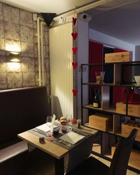 THEMED EVENING PARTIES